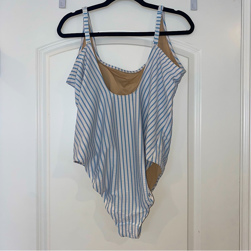 Old Navy Striped Seersucker One-Piece Swimsuit - Picture 4 of 4